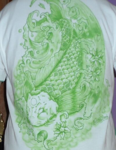 Carpa koi en camiseta